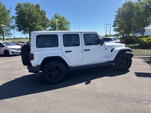 Used 2019 Jeep Wrangler Unlimited Sahara w/ Uconnect 4C Nav & Sound Group AWD/4WD image 11