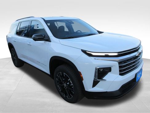 New 2026 Chevrolet Traverse LT w/ Sun and Wheel Package FWD image 8
