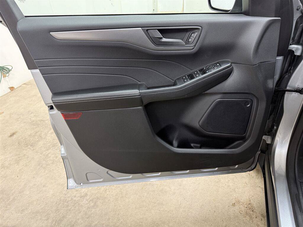 Used 2023 Ford Escape Active AWD/4WD image 9