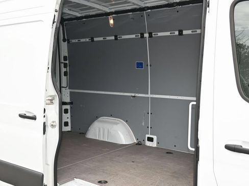Used 2025 Mercedes-Benz Sprinter 2500 image 23