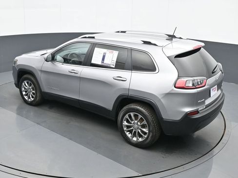 Used 2019 Jeep Cherokee Latitude Plus w/ Cold Weather Group AWD/4WD image 19
