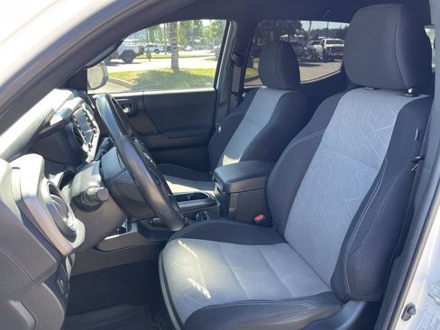 Used 2021 Toyota Tacoma TRD Off-Road AWD/4WD image 18