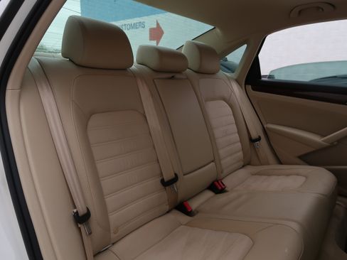 Used 2013 Volkswagen Passat TDI SEL Premium image 36