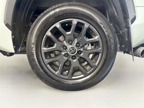 Used 2024 Toyota Tundra Platinum image 33