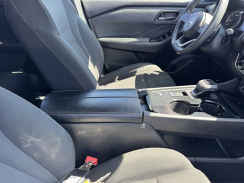 Used 2024 Nissan Rogue S image 8