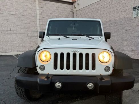 Used 2016 Jeep Wrangler Unlimited Rubicon w/ Max Tow Package AWD/4WD image 3