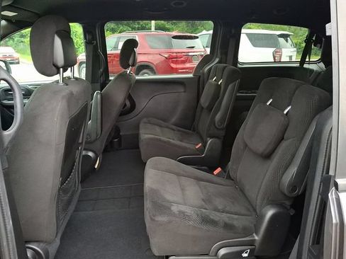 Used 2016 Dodge Grand Caravan SE FWD image 19