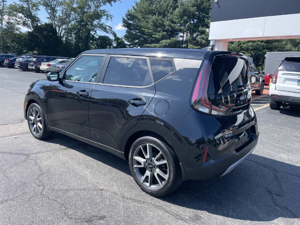 Used 2024 Kia Soul EX w/ Option Group 015 FWD image 3