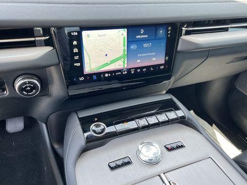 Used 2025 Lincoln Navigator Reserve AWD/4WD image 12