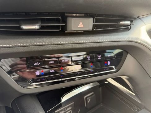 Certified 2023 Buick Envision Avenir FWD image 32