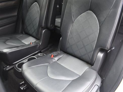 Used 2024 Toyota Highlander Limited AWD/4WD image 23