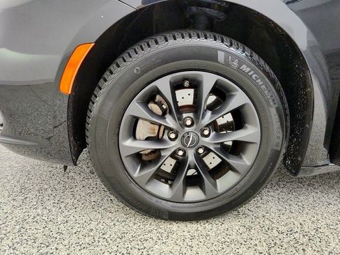 Used 2021 Chrysler Pacifica Touring-L w/ Premium & Safety Sphere Group AWD/4WD image 9