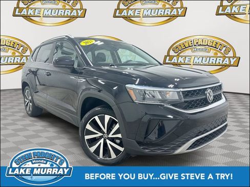 Used 2023 Volkswagen Taos SE FWD image 1