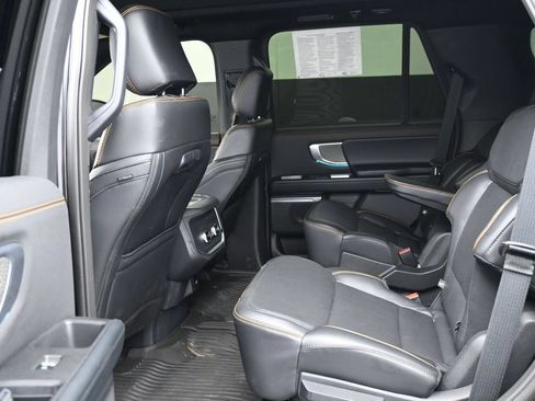 Used 2025 Ford Expedition Tremor AWD/4WD image 17