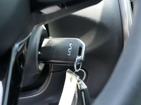 Used 2023 Kia Sorento LX FWD image 17