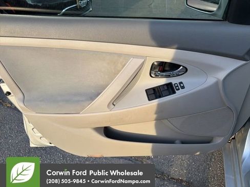 Used 2009 Toyota Camry LE image 12