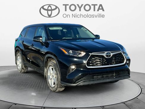 Used 2023 Toyota Highlander LE image 8