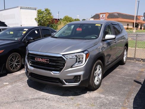 Used 2024 GMC Terrain SLE FWD image 4