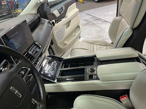Used 2023 Lincoln Navigator Black Label AWD/4WD image 26