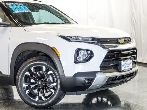 Used 2022 Chevrolet TrailBlazer LT w/ Convenience Package AWD/4WD image 3