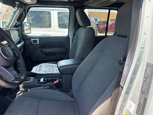 Used 2024 Jeep Wrangler Unlimited AWD/4WD image 9