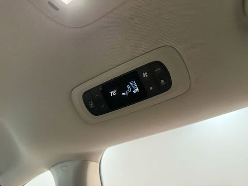 Used 2024 Chrysler Pacifica Touring-L image 71