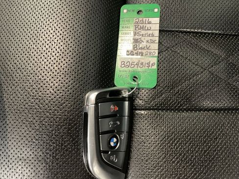 Used 2016 BMW 750i xDrive image 29