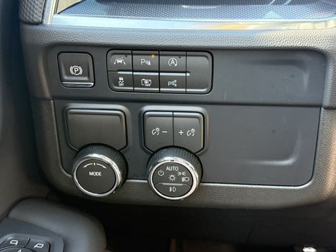 Used 2026 Chevrolet Suburban RST w/ Comfort Package RWD image 32