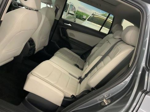 Used 2019 Volkswagen Tiguan SEL Premium AWD/4WD image 14
