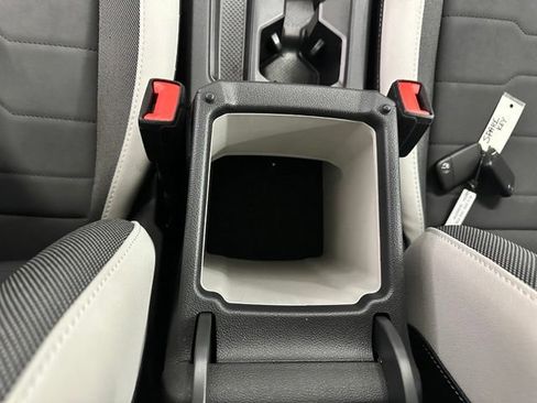 New 2025 Volkswagen Taos SE w/ Panoramic Sunroof Package AWD/4WD image 9