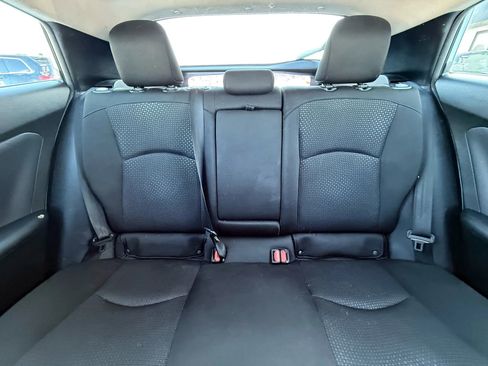 Used 2020 Toyota Prius LE image 37