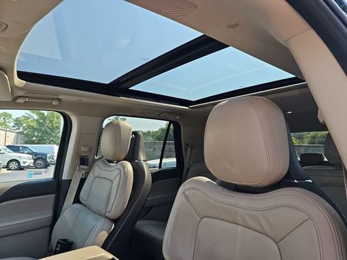 Used 2023 Lincoln Navigator Reserve AWD/4WD image 10