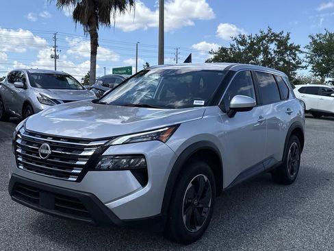 Certified 2024 Nissan Rogue SV FWD image 8