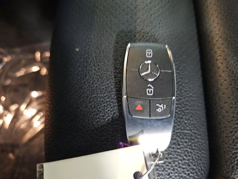 Used 2022 Mercedes-Benz GLC 300 4MATIC image 39