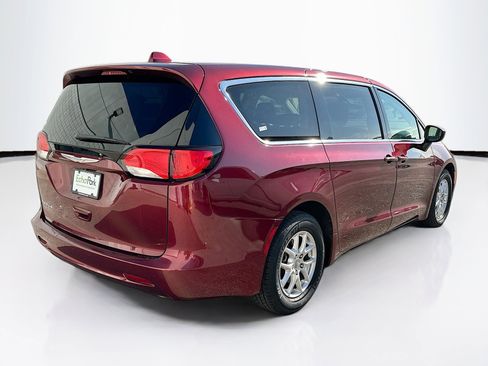 Used 2017 Chrysler Pacifica LX image 9