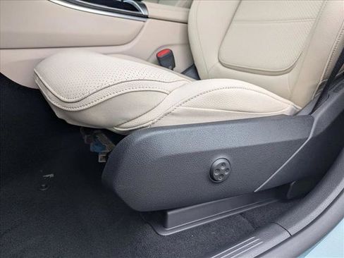 Used 2026 Mercedes-Benz GLC 300 image 4
