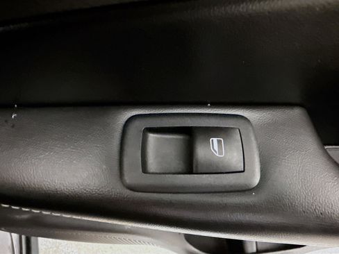 Used 2017 Jeep Grand Cherokee Limited image 31