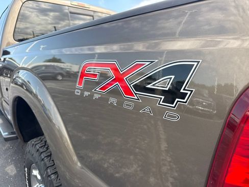 Used 2015 Ford F250 XLT w/ XLT Premium Package AWD/4WD image 13