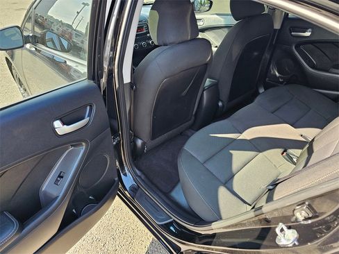 Used 2017 Kia Forte LX image 9