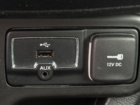 Used 2018 Jeep Renegade Altitude image 17