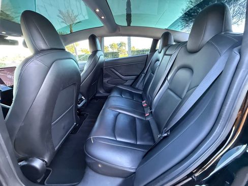 Used 2018 Tesla Model 3 Mid Range image 11