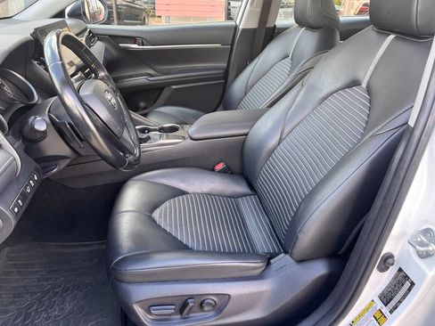 Used 2023 Toyota Camry SE w/ Cold Weather Package FWD image 9