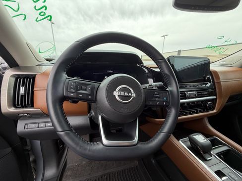 Used 2022 Nissan Pathfinder Platinum w/ Cargo Package FWD image 11