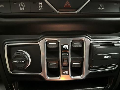 Used 2021 Jeep Wrangler Unlimited Sport image 19