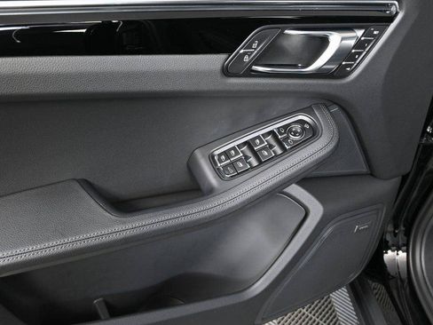 Certified 2026 Porsche Macan Turbo AWD/4WD image 6