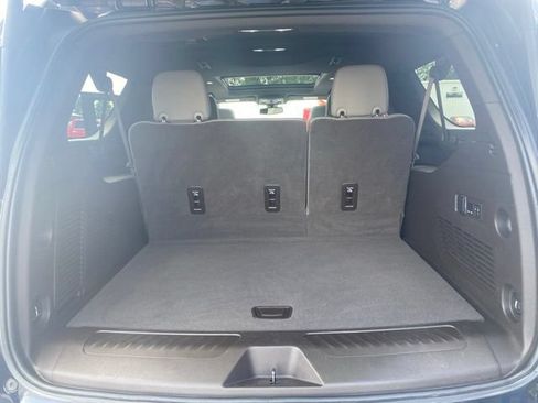 Used 2022 Chevrolet Suburban LT w/ Luxury Package AWD/4WD image 31