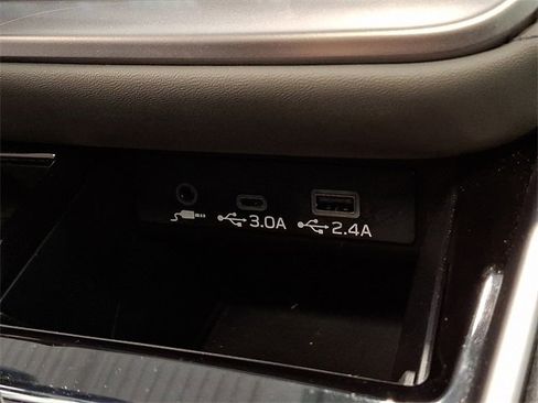 Certified 2025 Subaru Outback Limited image 25