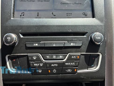 Used 2018 Ford Fusion SE w/ Fusion SE Technology Package FWD image 34