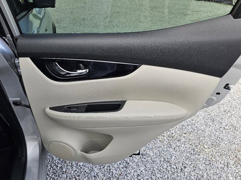 Used 2019 Nissan Rogue Sport SL w/ Premium Package image 29