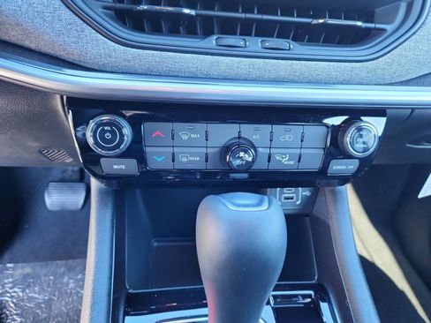 New 2026 Jeep Compass Latitude image 12